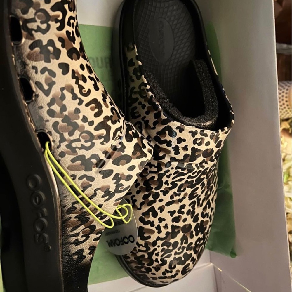 Great nursing shoes brand new in the box